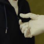 Quanto mais eu assisto ao novo vídeo do robô NEO, mais assustador fica