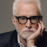 Quem poderia interpretar uma versão azeda, desempregada e autodepreciativa de John Slattery? Ele teve uma resposta surpreendente