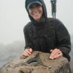 Uma Kate sorridente no topo do Ben Nevis