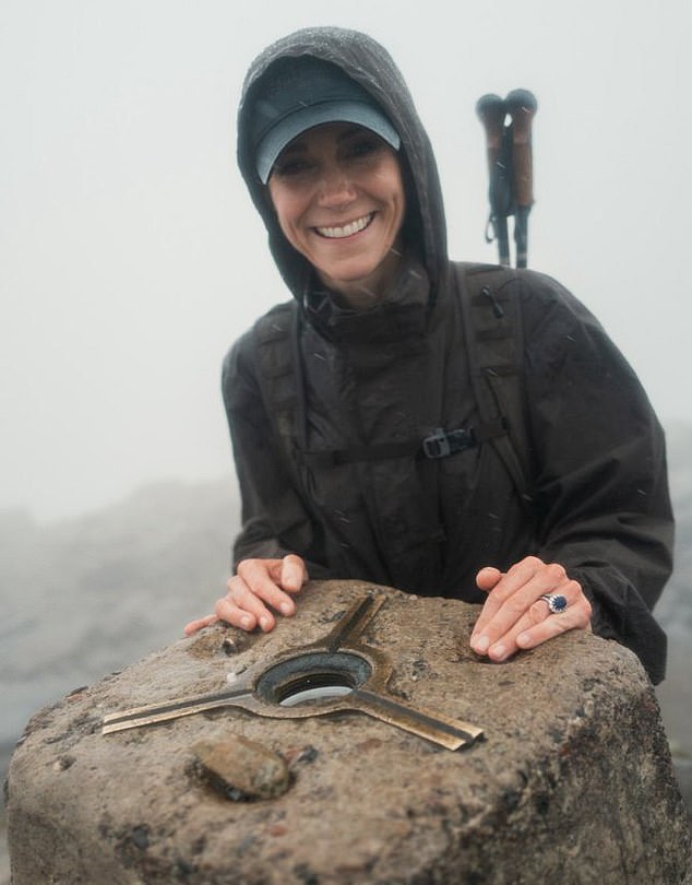 Uma Kate sorridente no topo do Ben Nevis