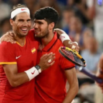 Rafael Nadal e Carlos Alcaraz comemoram vitória da Espanha na semifinal sobre a França