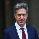 Havia muita especulação de que Miliband, um ex-líder do partido que agora é secretário de Energia, substituiria Rachel Reeves no 11º lugar na segunda-feira.