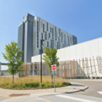 Pickering Casino Resort em Ontário, onde a AGCO multou a Great Canadian Entertainment em US$ 170.000 por falhas de conformidade contra lavagem de dinheiro.