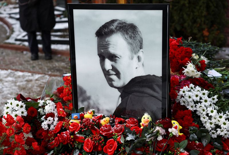 Reino Unido sanciona russos e diz ter desenvolvido armas químicas usadas para matar Navalny