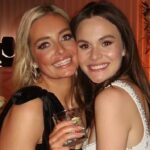 Holly Ramsay, certo, está grávida e esperando o primeiro filho. O Mail on Sunday pode revelar que, por feliz coincidência, Bethany Peaty, à esquerda, também está grávida