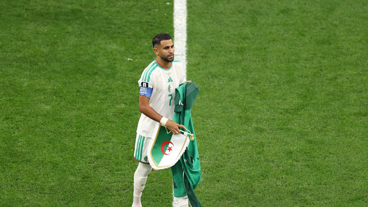 Riyad Mahrez anuncia aposentadoria internacional após eliminação da Argélia na Copa do Mundo de 2026