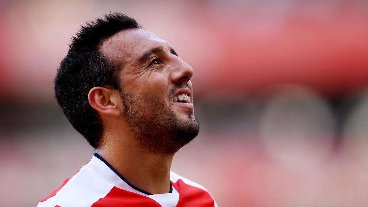 Santi Cazorla, ex-meio-campista do Arsenal e da Espanha, se aposenta