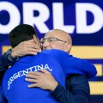 Scaloni x De La Fuente: mentor e aluno se abraçam antes da final da Copa do Mundo FIFA de 2026