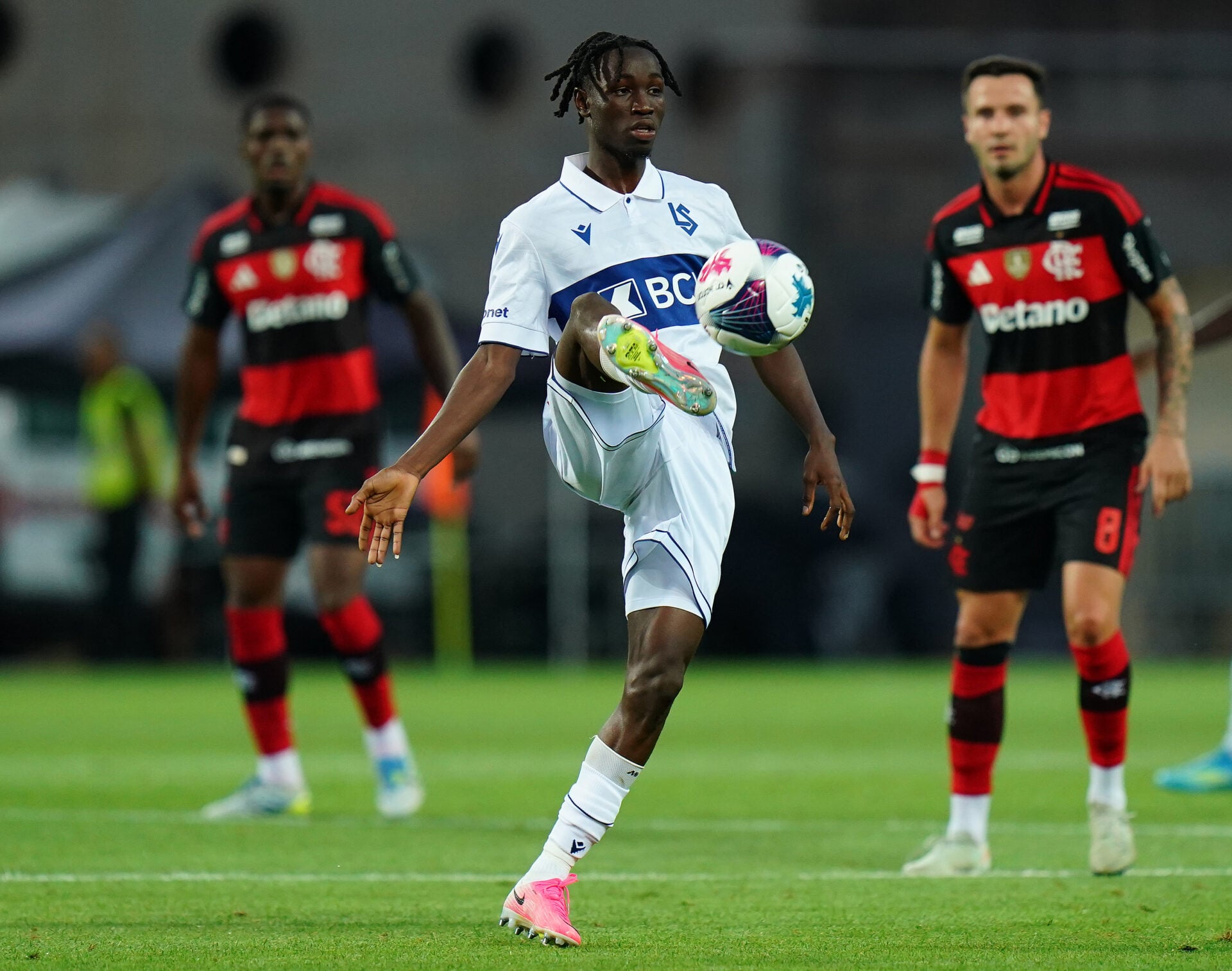 Sekou Kone intensifica a ação da pré-temporada, ele já está perto de ultrapassar o marco da temporada passada