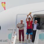 Seleção espanhola volta para casa após vencer a Copa do Mundo