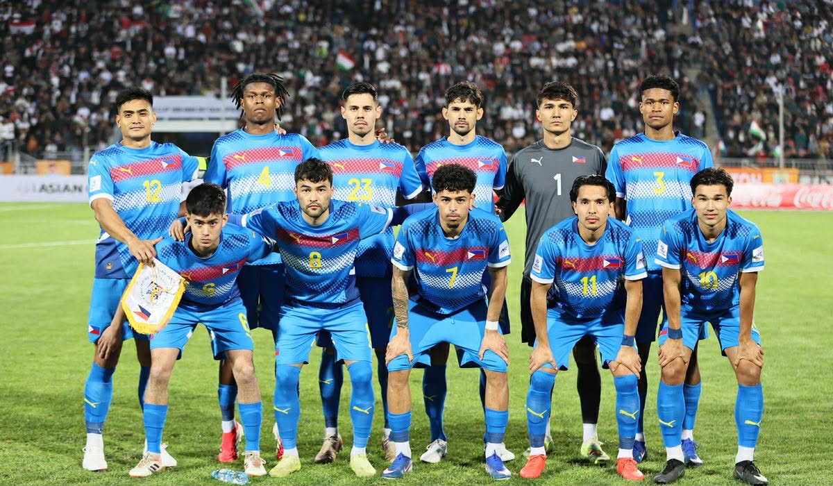 Seleção filipina de futebol masculino antes da partida com o Tadjiquistão nas eliminatórias da Copa Asiática de Seleções de 2027. Rafael Obermair