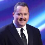 Shane Gillis quebra o recorde mundial do Guinness de maior número de ingressos vendidos para um show solo de comédia (EXCLUSIVO)