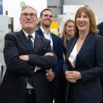 O primeiro-ministro e a chanceler Rachel Reeves se parabenizaram ao anunciar o plano ontem em uma fábrica de drones em Maidenhead