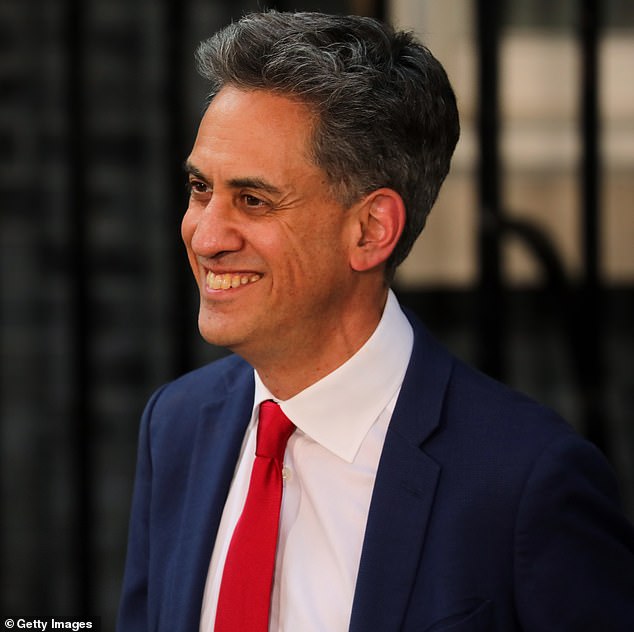 Ed Miliband pode estar enfrentando alguns encontros estranhos em seu novo papel como principal diplomata da Grã-Bretanha – depois de ter feito um discurso explosivo sobre Donald Trump.
