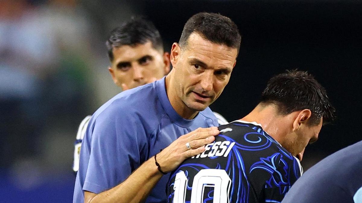 Técnico argentino Scaloni elogia 'lenda' Messi antes da final da Copa do Mundo de 2026