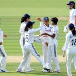 Teste feminino IND vs ENG, placar ao vivo Dia 2: Inglaterra 21/1; Índia lidera por 264