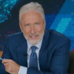 'The Daily Show' lançará o primeiro microdrama noturno falsificando Elon Musk e Jeff Bezos como solteiros bilionários