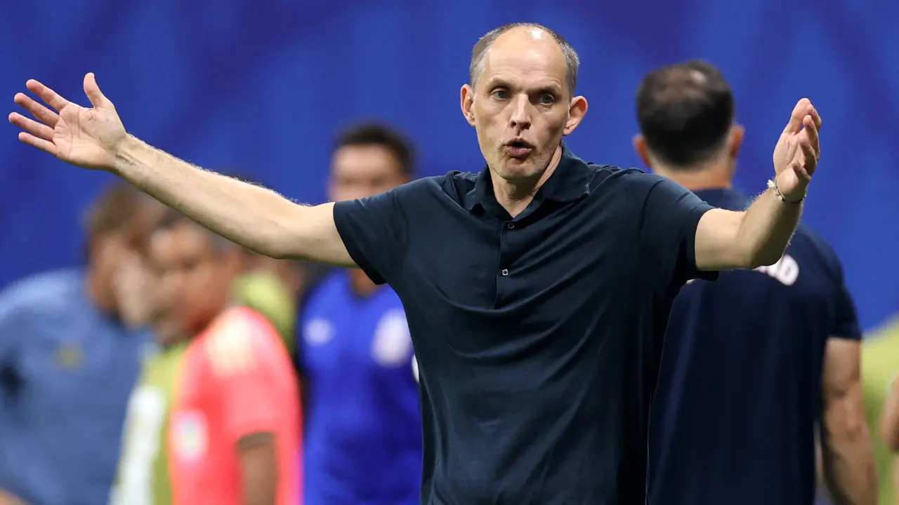 Thomas Tuchel deve continuar como técnico da Inglaterra, apesar do desgosto na Copa do Mundo