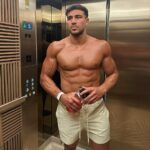 Tommy Fury fez uma afirmação muito bizarra de que seus ‘braços ficaram maiores’ depois de beber o leite materno de Molly-Mae Hague