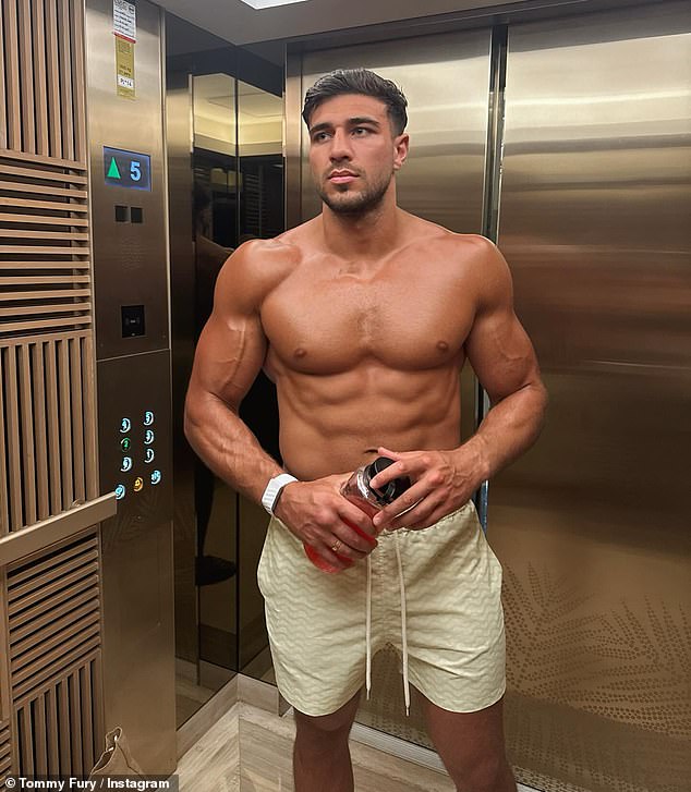 Tommy Fury fez uma afirmação muito bizarra de que seus ‘braços ficaram maiores’ depois de beber o leite materno de Molly-Mae Hague