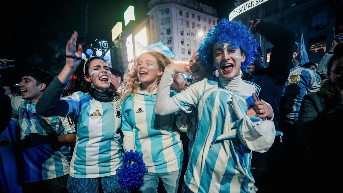 Torcedores argentinos compram voos para a final da Copa do Mundo contra a Espanha