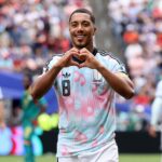 Torcedores do Manchester United reagem ao acordo de Youri Tielemans por £ 35 milhões