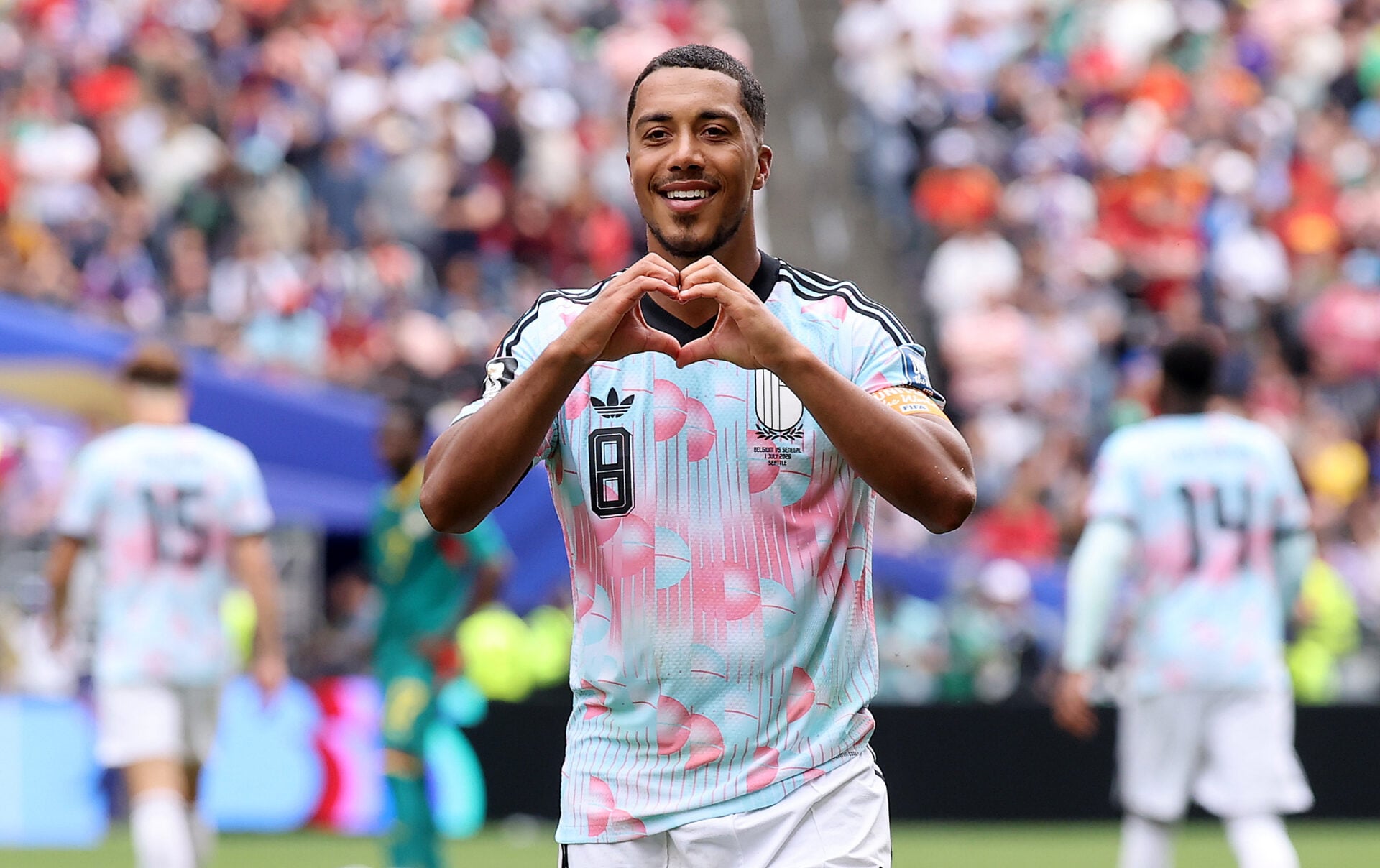 Torcedores do Manchester United reagem ao acordo de Youri Tielemans por £ 35 milhões