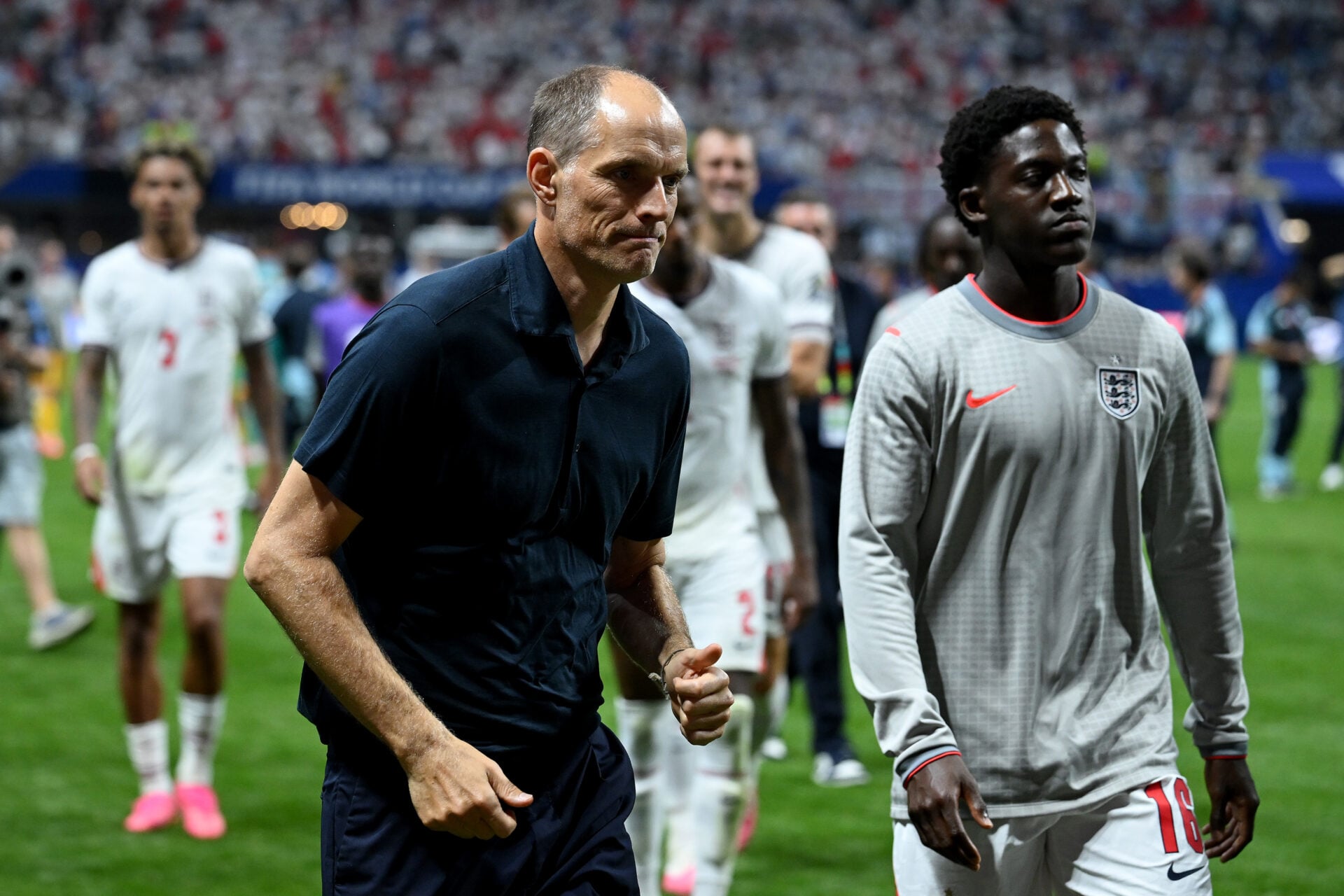 Torcedores do Manchester United reagem ao tratamento dado por Thomas Tuchel a Kobbie Mainoo na Copa do Mundo