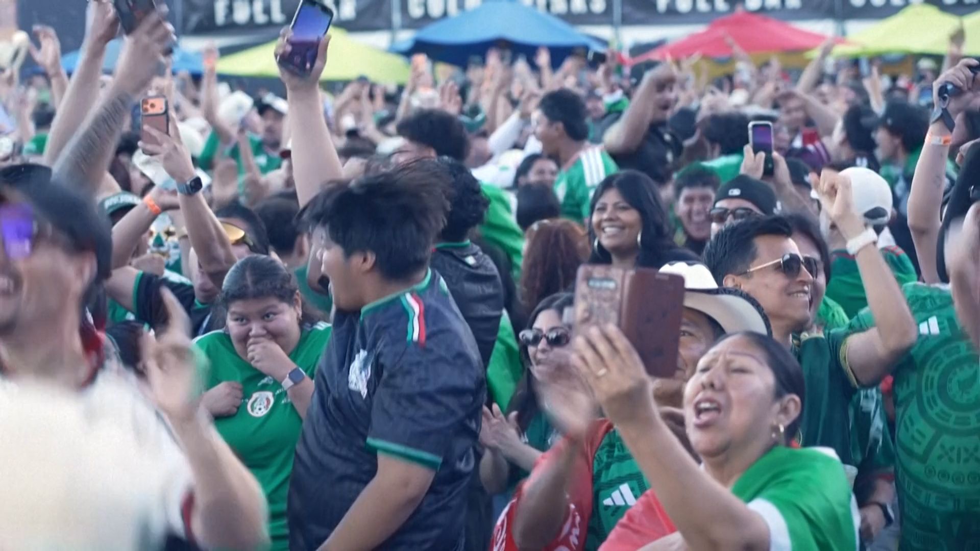 Torcedores mexicanos orgulhosos apesar da eliminação na Copa do Mundo