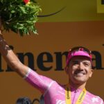 Tour de France - Richard Carapaz sobe sem oposição até a vitória na 18ª etapa