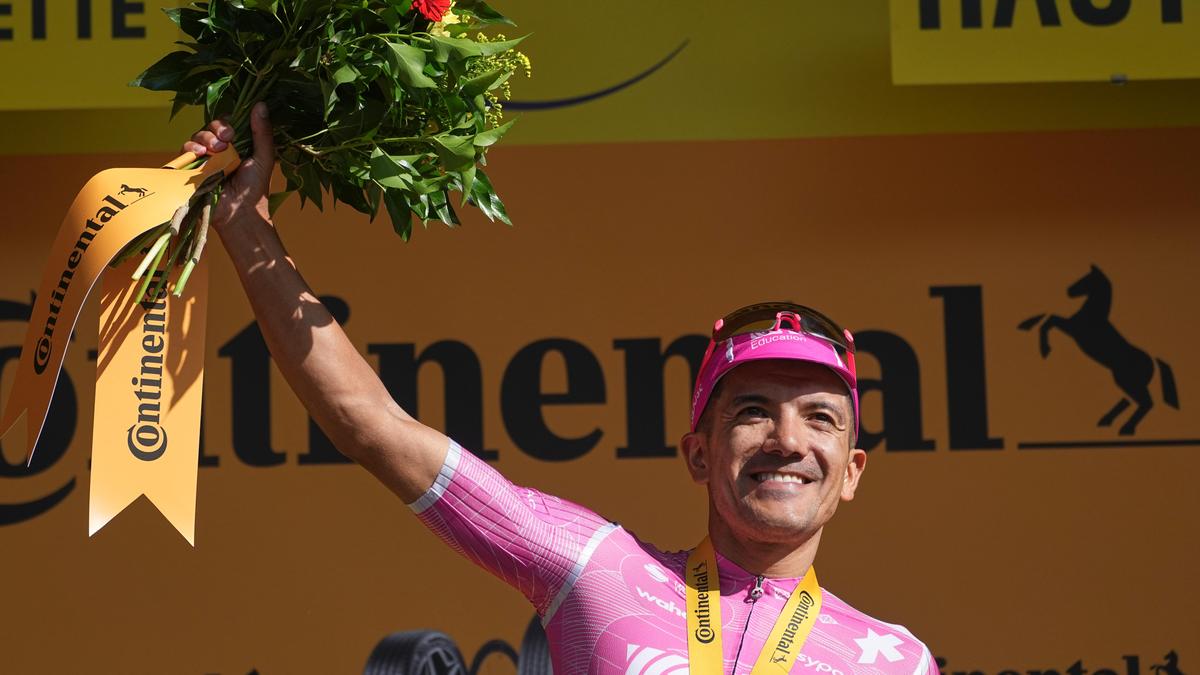 Tour de France - Richard Carapaz sobe sem oposição até a vitória na 18ª etapa
