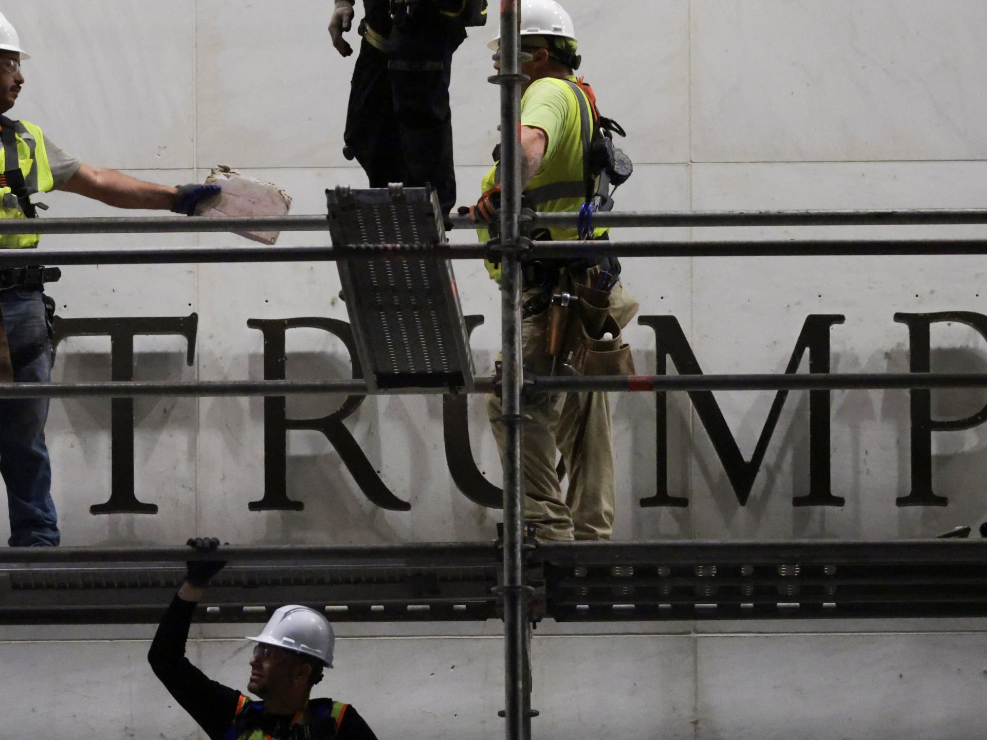 Tribunal dos EUA decide que o nome de Trump deve permanecer fora do Kennedy Center durante recurso