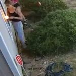 Imagens de câmeras capturaram adolescentes rindo enquanto jogavam um fogo de artifício aceso em uma casa em Citrus Heights, Califórnia, em 30 de junho.