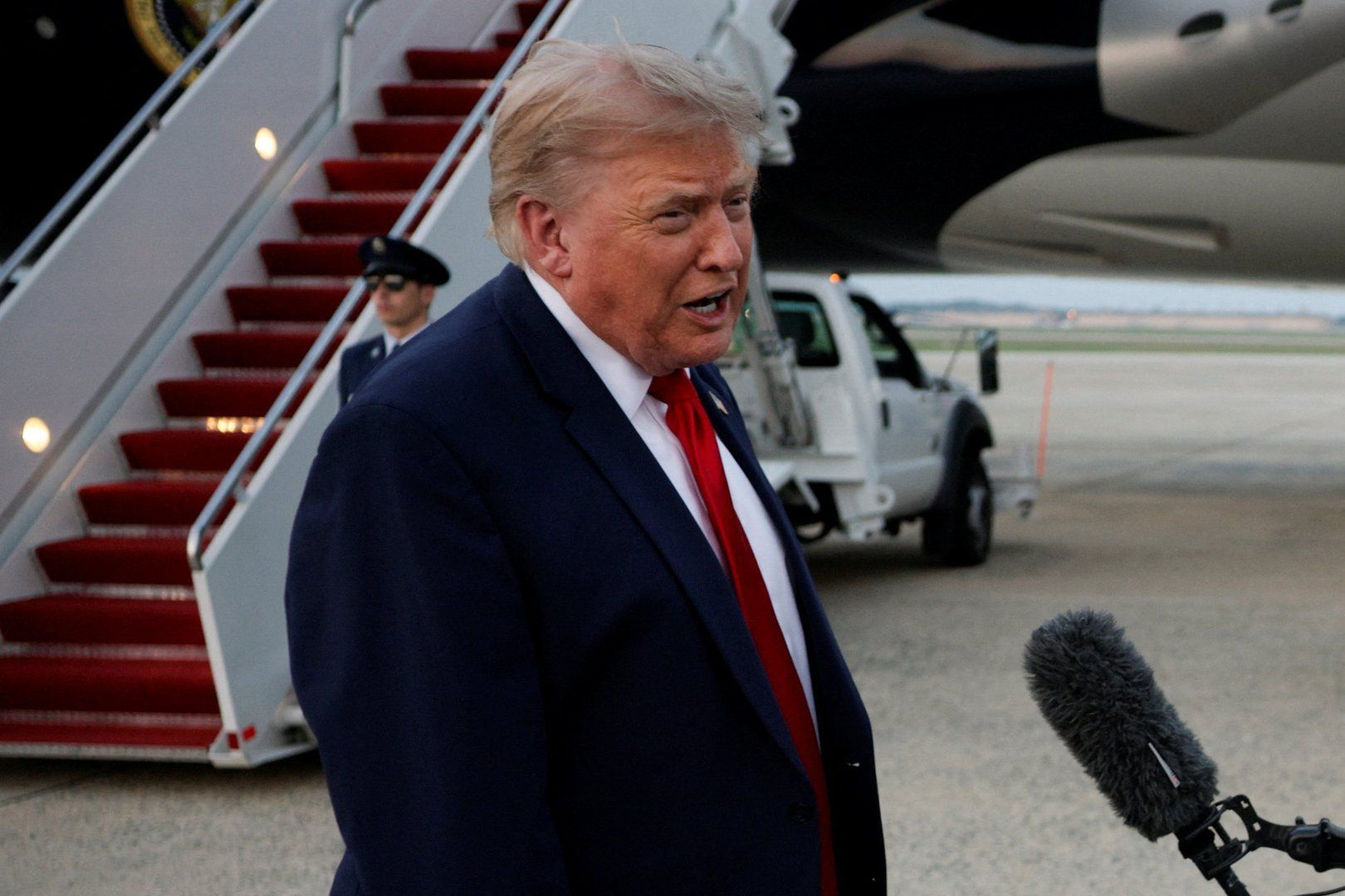 Trump: Últimos ataques ao Irã 'em homenagem' a militares dos EUA mortos