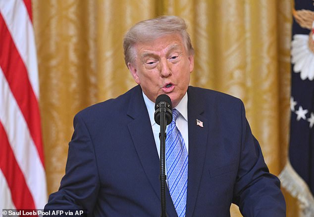 O presidente Donald Trump anunciou um discurso no horário nobre para quinta-feira à noite, onde acusou a China de acessar 220 milhões de arquivos de eleitores americanos