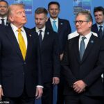 Na cimeira da NATO na Turquia, o Presidente dos EUA disse que o veneno estava acabado e ameaçou atingir as pontes, a rede eléctrica e as estações de tratamento de água do Irão. Ele é retratado aqui no evento com Keir Starmer