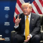 Trump gritou com os líderes da OTAN em público. Em particular, era uma história diferente.