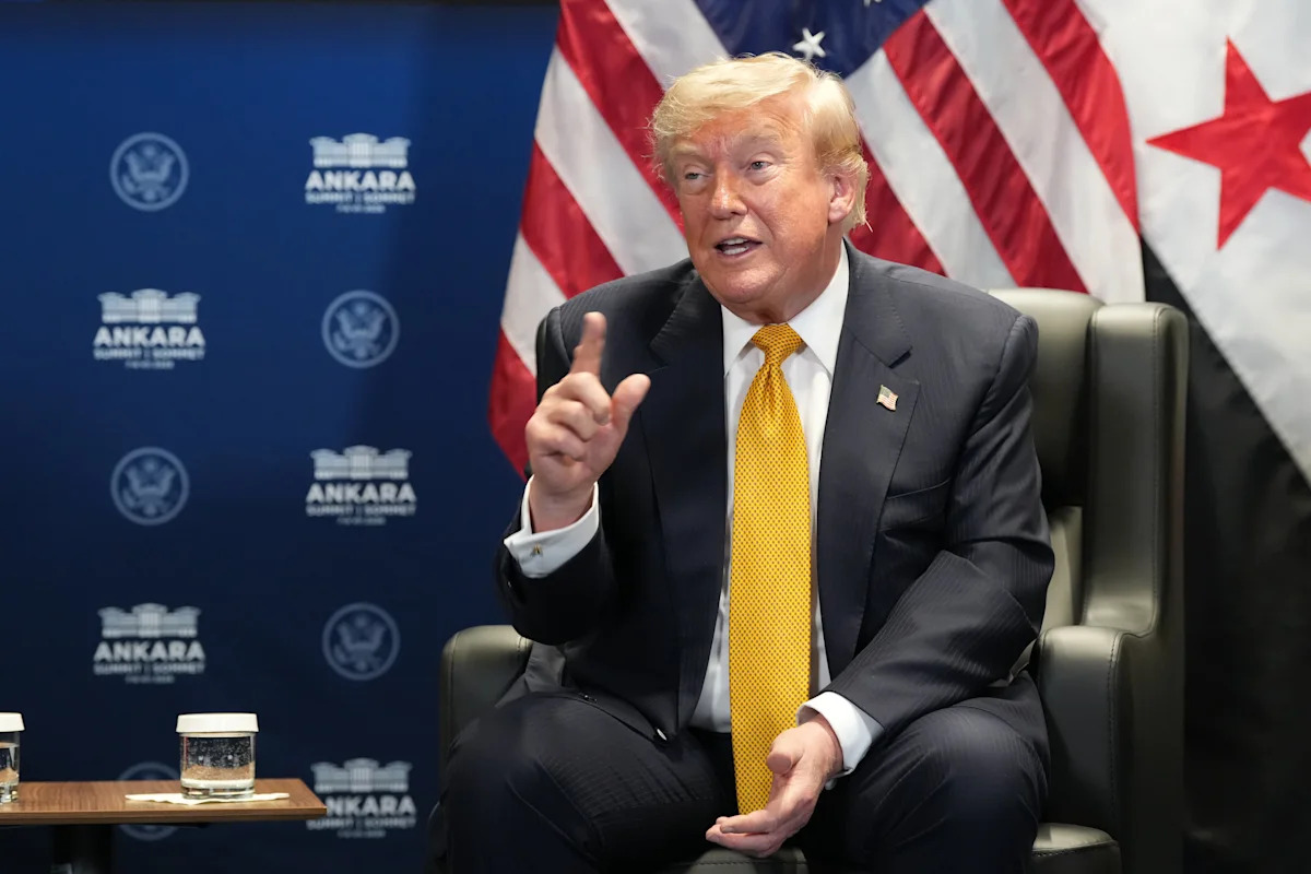 Trump gritou com os líderes da OTAN em público. Em particular, era uma história diferente.