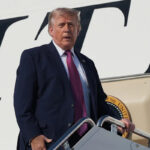 Trump perdoa ex-parceiro de Abramoff, condenação de 9 pessoas por violar controles de emissões de veículos