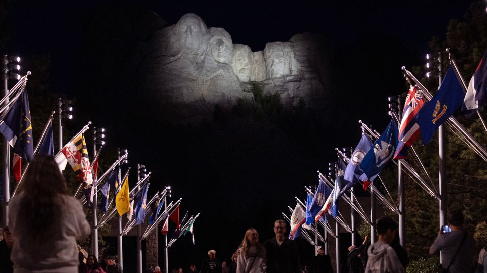 Nesta foto de julho de 2020, o presidente Donald Trump chega para os eventos do Dia da Independência no Memorial Nacional do Monte Rushmore em Keystone, Dakota do Sul. - Saul Loeb/AFP/Getty Images/Arquivo