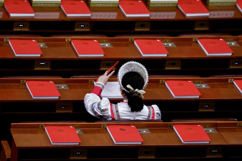 UE e EUA preocupados com a nova lei de unidade étnica da China que visa pessoas no exterior