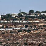 UE insta Israel a travar a expansão dos colonatos enquanto colonos atacam crianças