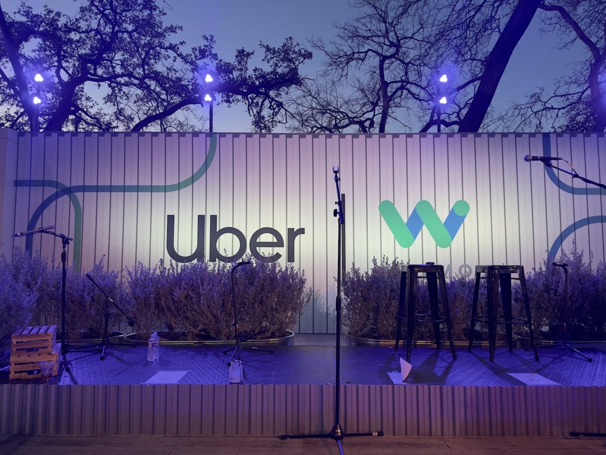 Lucid robotaxi with Lucid/Nuro/Uber branding
