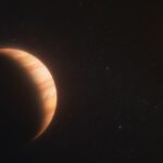 Uma estrela gigante vermelha soprando uma bolha