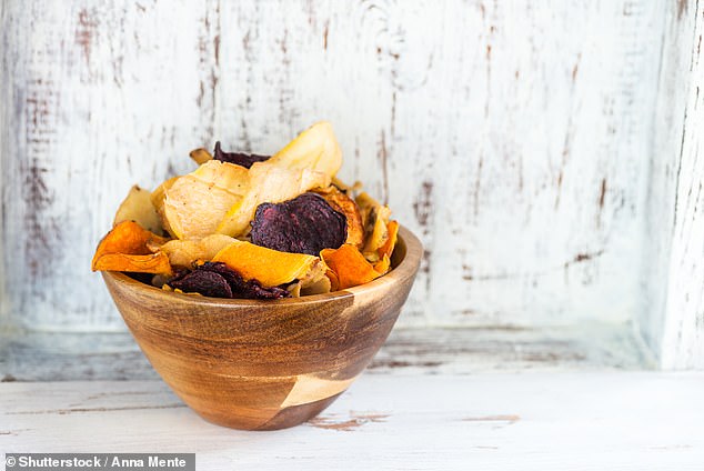 O mercado de batatas fritas “saudáveis” está em franca expansão, com sabores como batata-doce, pastinaca e cenoura enchendo as prateleiras dos supermercados