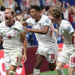 Harry Kane comemora com Jude Bellingham e Anthony Gordon após marcar na última rodada contra a República Democrática do Congo, em Atlanta