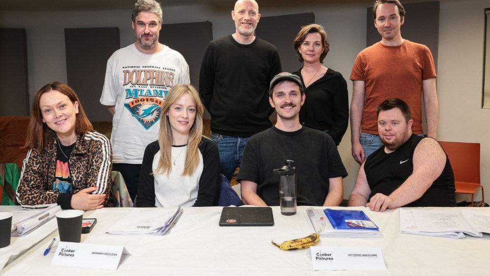 Vittorio Angelone e Hannah McClean lideram a série de comédia 'Recompensadora' da BBC, Wonder Project (EXCLUSIVO)