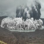 Vulcão nas Filipinas entra em erupção com nuvens de cinzas e vapor