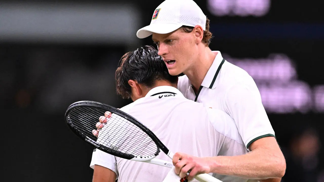 Wimbledon 2026: Jannik Sinner dispensa Mochizuki para chegar às quartas de final