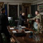 Zelenskyy substitui chefe militar da Ucrânia após protestos